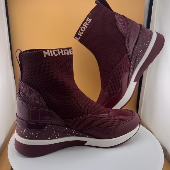 Michael Kors Swift Stretch Knit Crocodile EmbossedSneaker Booties. New - Picture 1 of 7